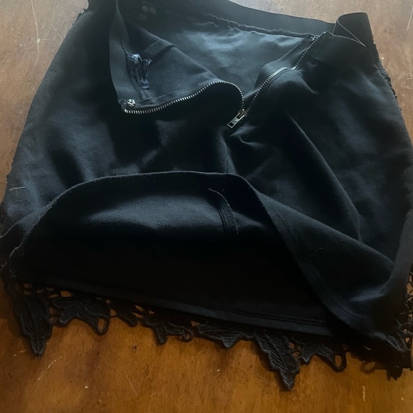 NWT American Eagle Women’s Pencil Skirt / Size 2/ Black Floral Crochet - Picture 4 of 16